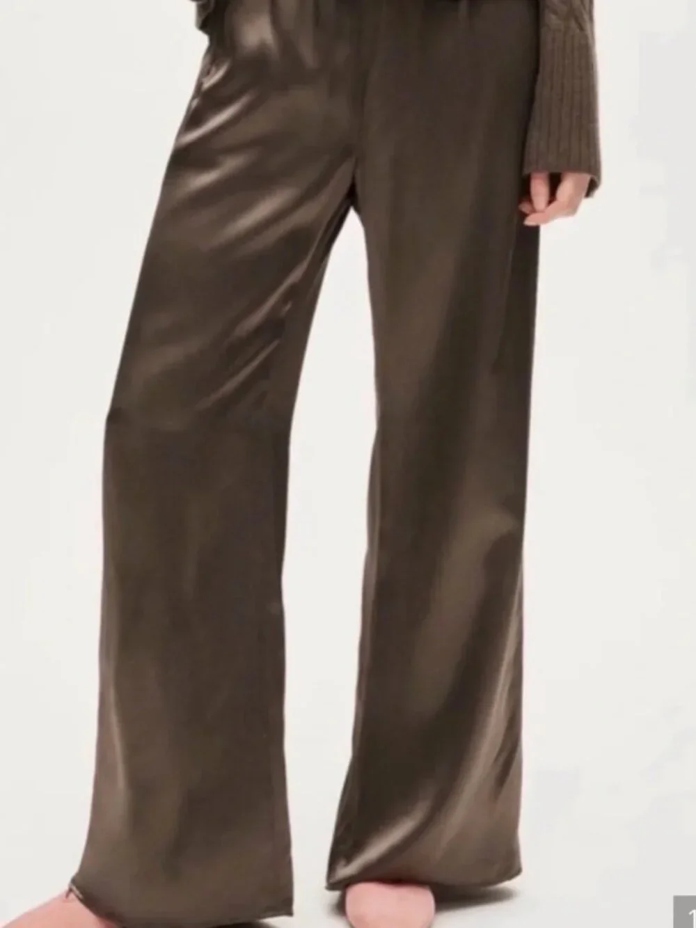 Women’s Wide-Leg Elastic Waist Pants in Taupe